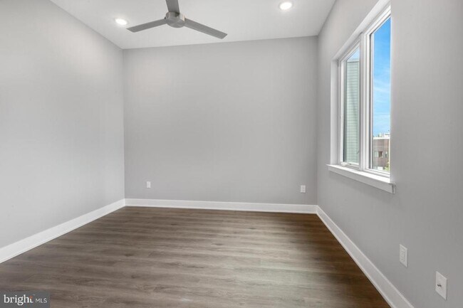 Building Photo - 2119 N Front St