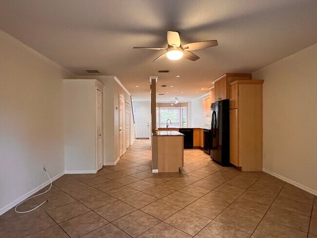Building Photo - Beautifully updated 2 bedroom 2 1/2 baths ...