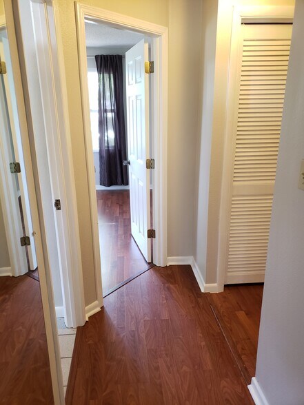 Building Photo - 939 E Bella Vista St