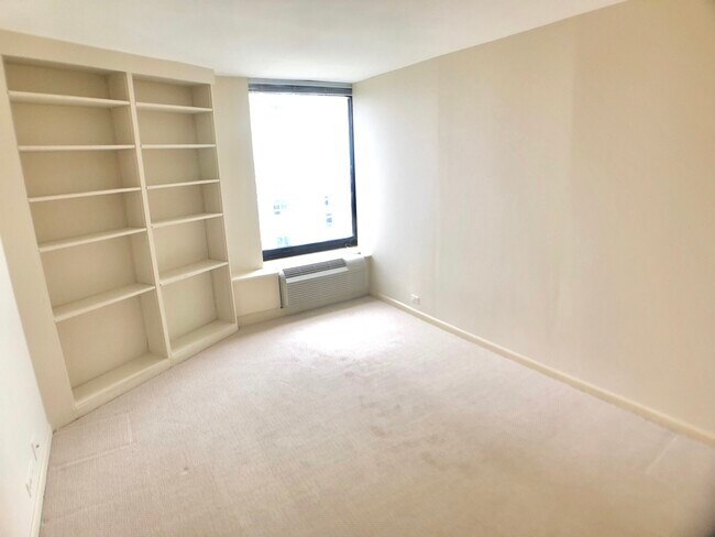 Building Photo - 155 N Harbor Dr