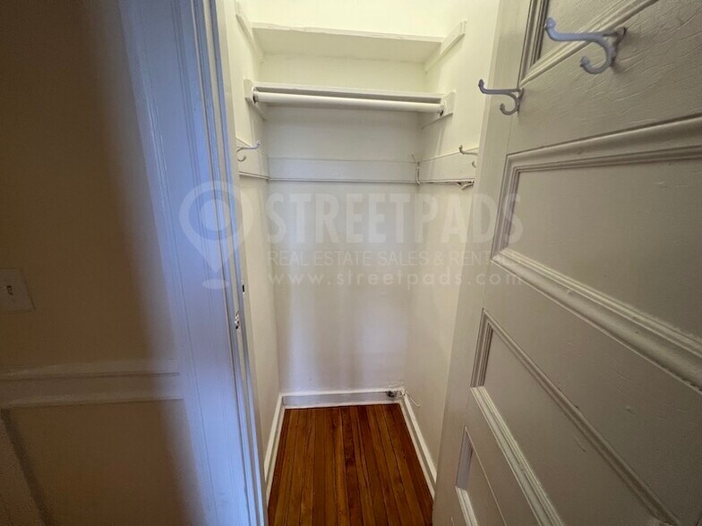 Building Photo - 2 Ware St