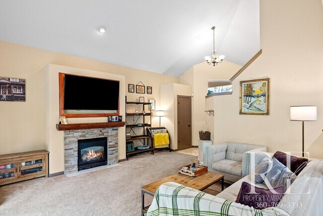 Building Photo - Peaceful Retreat Near JBLM | Spacious 3BR ...