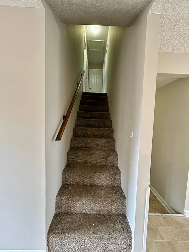 Building Photo - 1 Robin Ct