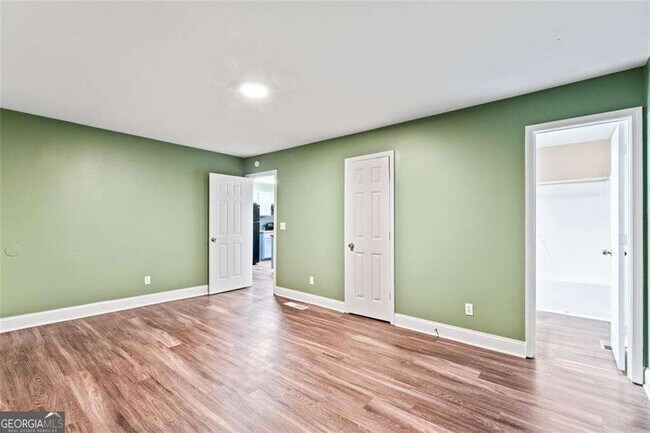 Building Photo - 930 Hall St NW