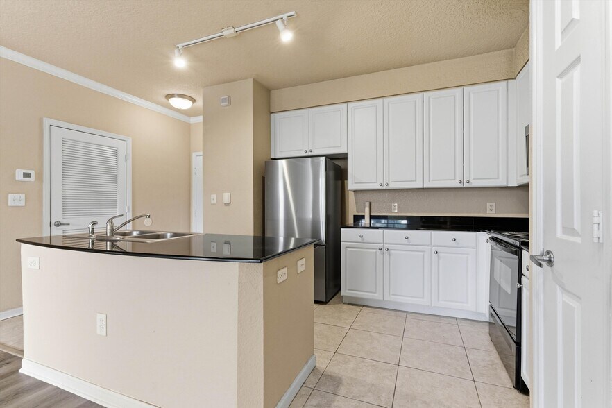 Building Photo - 8539 Gate Pky W