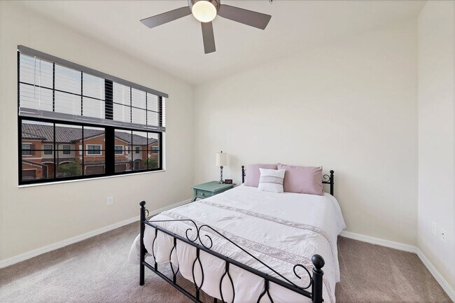 Building Photo - Seasonal Short-Term 3 Bedroom 2.5 Bathroom Townhouse located in Gran Paradiso!