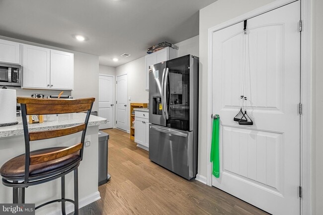 Building Photo - 459 Currant Cir