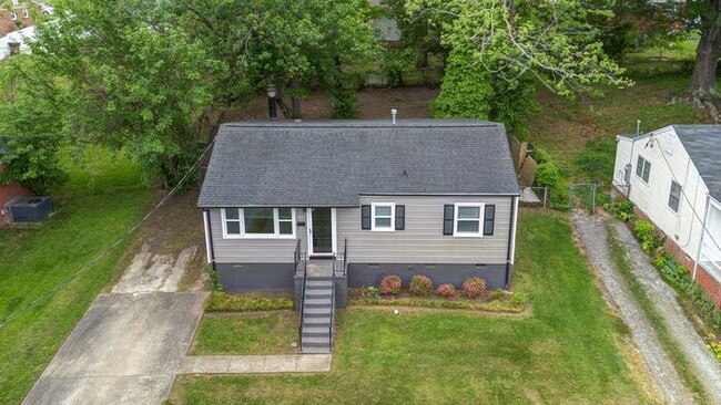 Building Photo - Home off Freeman Mill, Living Room Plus De...