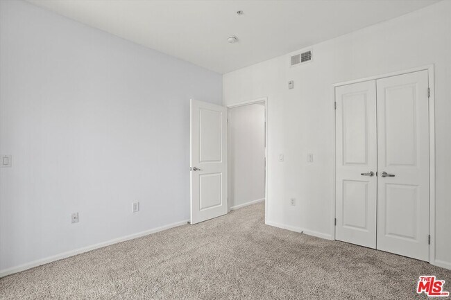 Building Photo - 2348 Scholarship