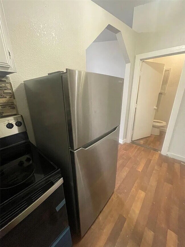 Building Photo - "Charming 1-Bed Gem in San Marcos: Cozy 700 sq ft Haven on West McCarty Lane!"