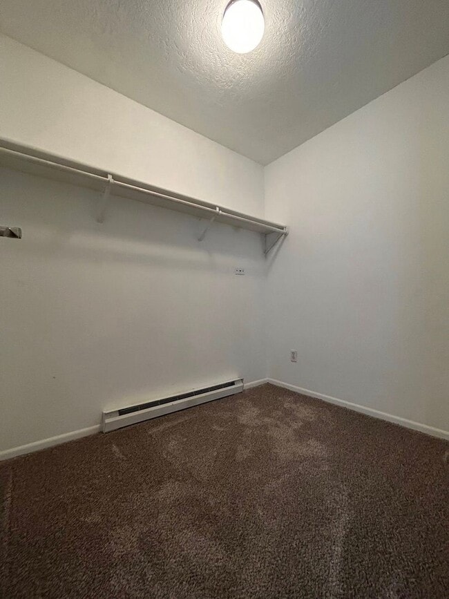 Building Photo - Lovely, Updated Townhome for Rent
