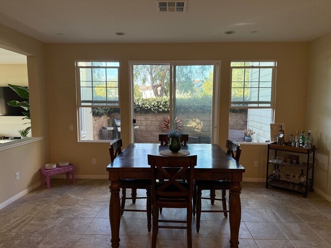 Building Photo - Modern 3 Bed, 3 Bath Living—Style, Comfort...