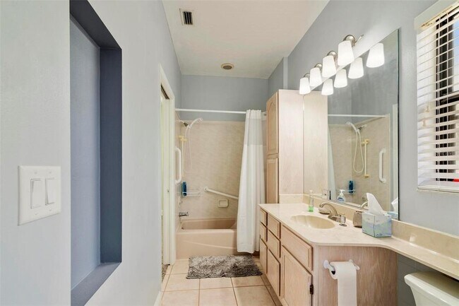 Building Photo - 6110 9th Ave Cir NE