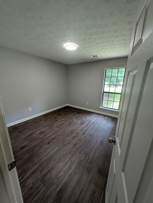 Building Photo - 105 Jennifer Ln
