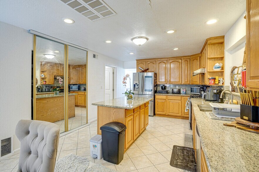 Building Photo - 172 Goldenrod Dr