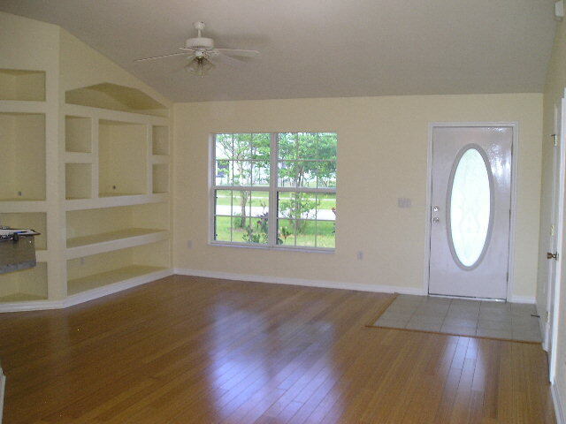 Building Photo - "Charming 3-Bedroom Haven with 2 Baths in Palm Coast – 1208 Sq Ft of Cozy Living!"