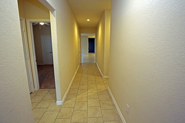 Building Photo - 13346 Pecan Trails Dr