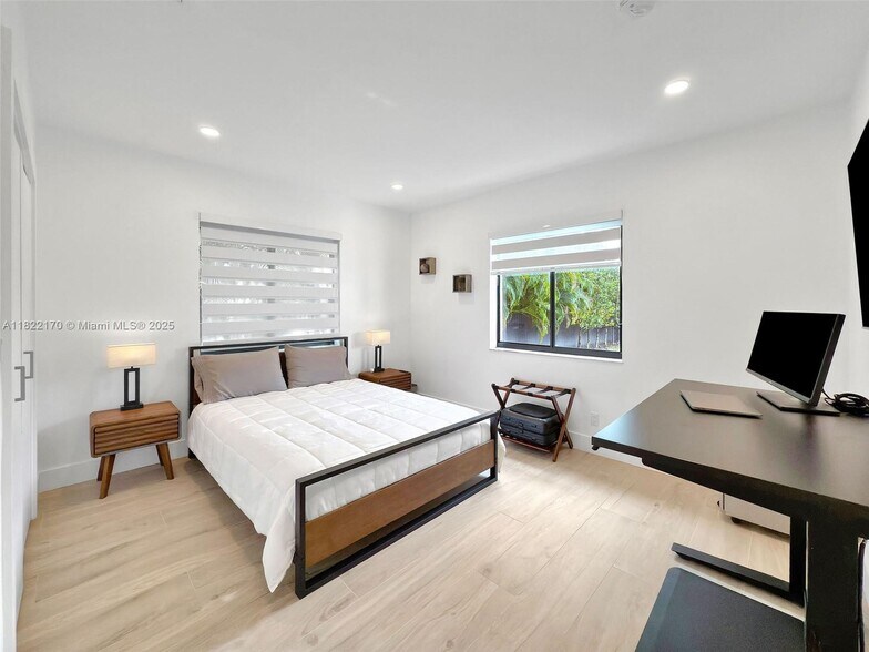 Building Photo - 130 SW 26th Rd