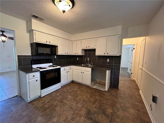 Building Photo - 5178 Fairview Highland Dr