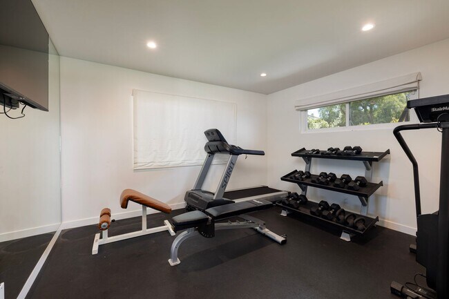 Building Photo - Stunning Santa Barbara Oasis!