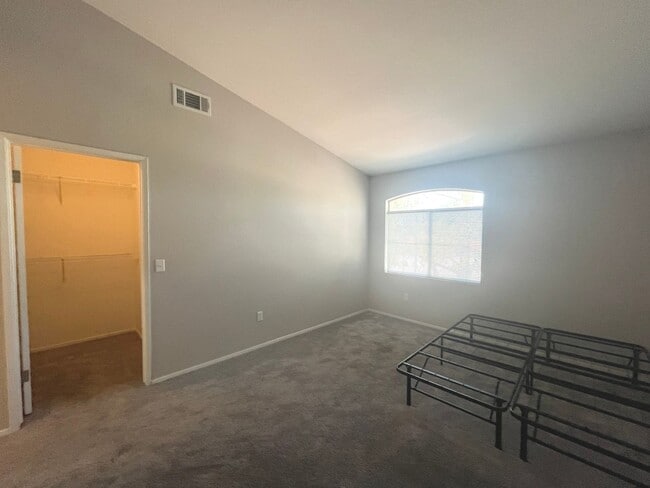 Building Photo - 2 bed, 2 bath condo located in gated community w/lush landscaping, 2 pools, spas, BBQ areas & clu...