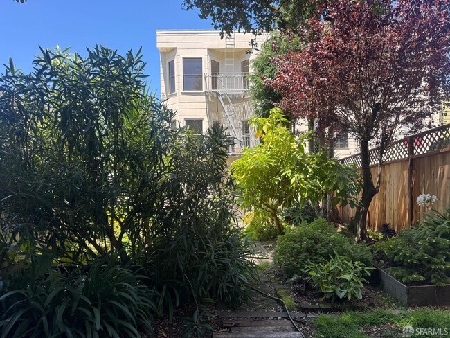 Building Photo - 1459 Haight St