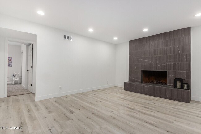 Building Photo - 321 E Aspen Way