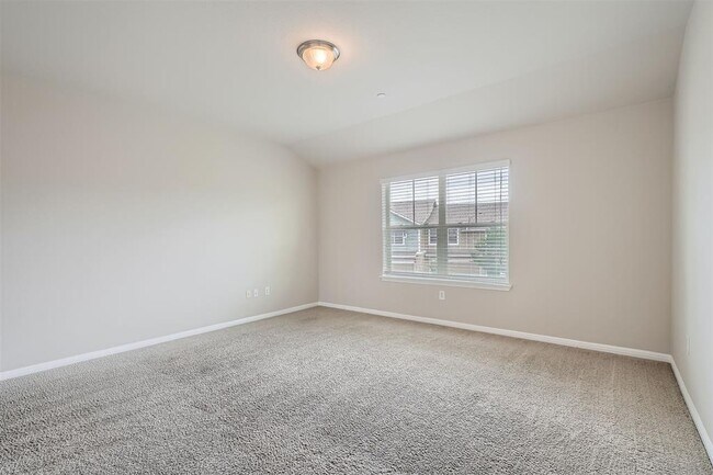 Building Photo - 516 E Slaughter Ln