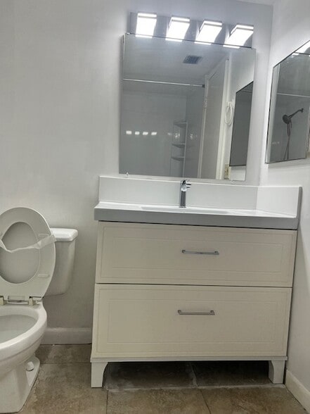 Second Bath - 9741 Fontainebleau Blvd