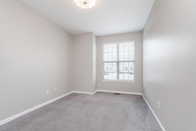 Building Photo - Beautiful town home in the quiet Towne Park community!!