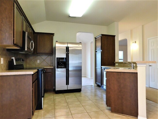 Building Photo - Available Now!!!! Beautiful home located in Harker Heights TX. This home includes 3 bedrooms, 2 b...