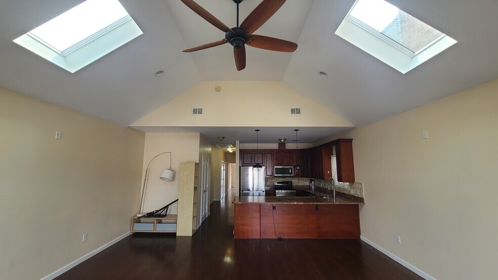 Building Photo - 43 Ravine Ave