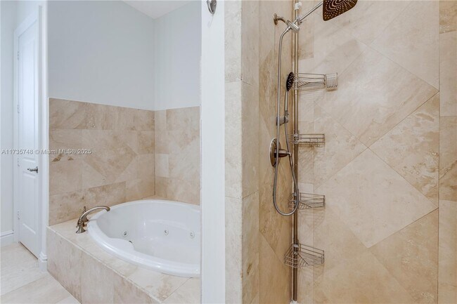 Building Photo - 10155 SW 75th Pl