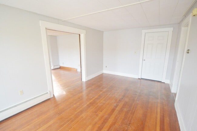 Building Photo - 38 Cascade St