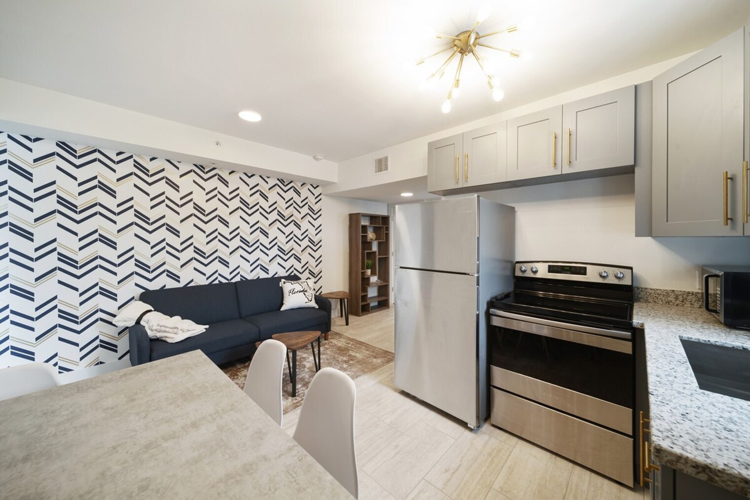 Building Photo - 2110 SW 16th St