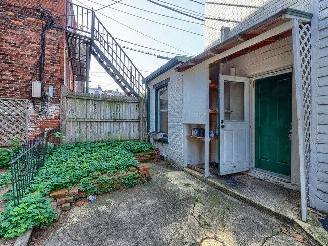Building Photo - 127 Herr St