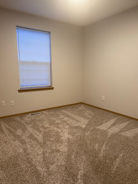 Building Photo - 7104 SE Kansas St