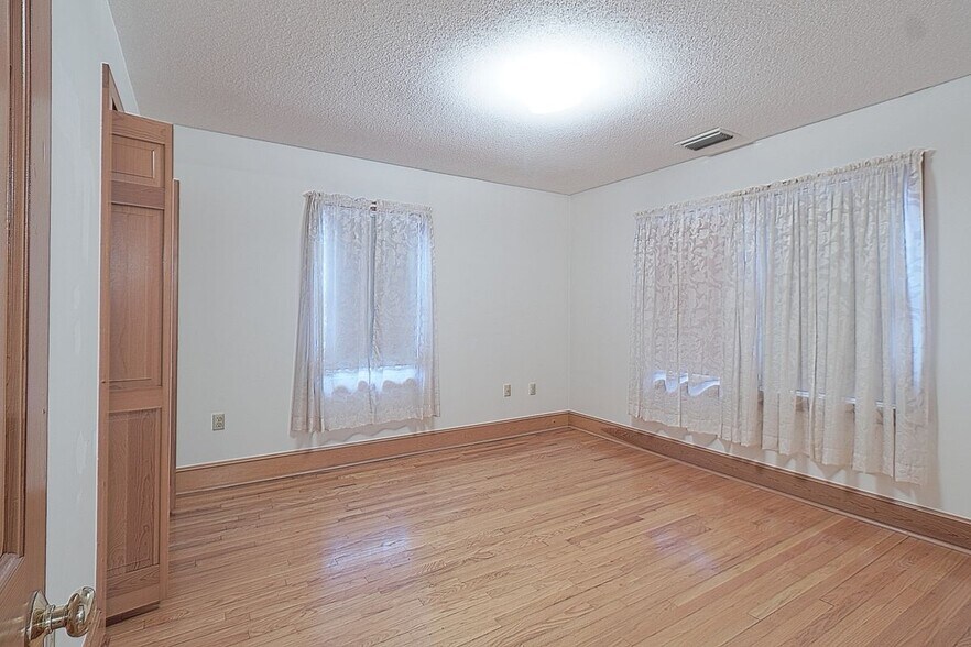 Building Photo - 1129 N Colony Rd