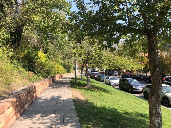 Building Photo - 214 N Canyon Rd