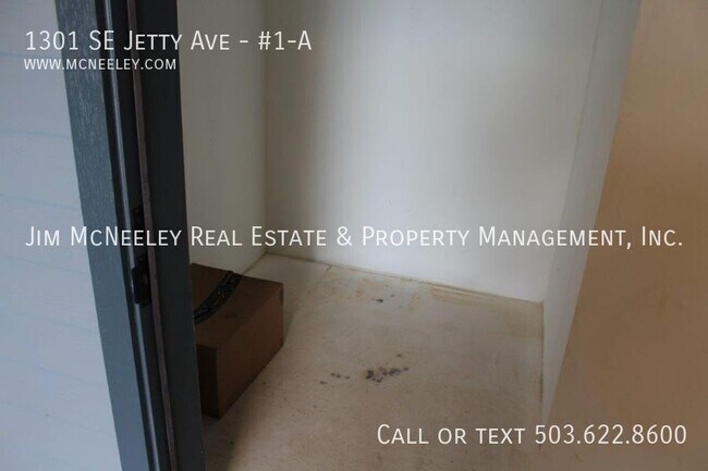Building Photo - 1301 SE Jetty Ave