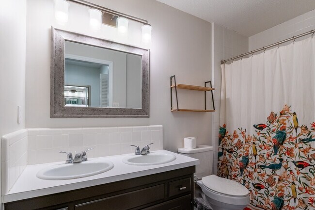 Building Photo - 5603 Ventura Dr