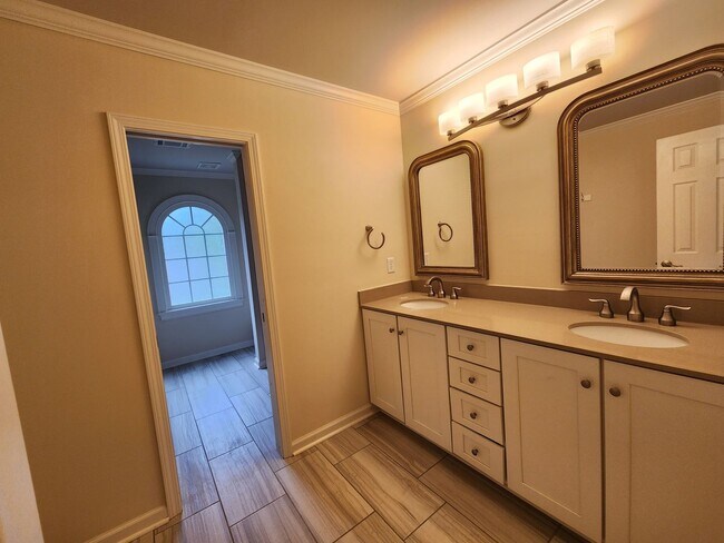 Building Photo - Executive Rental in Lake Redwine Community, 4 Bedrooms and 2.5 Baths 2 Car Garage - Newnan, GA
