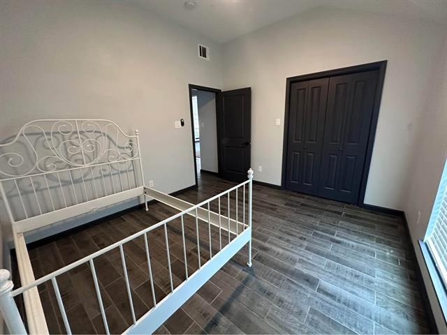 Building Photo - 204 Clearwood Dr