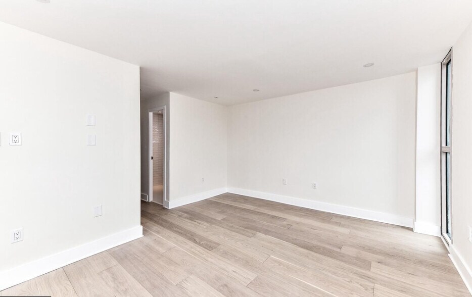 Building Photo - 2500 N Van Dorn St
