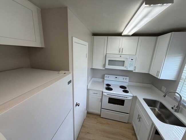 Building Photo - 4160 Pershing Pointe Pl