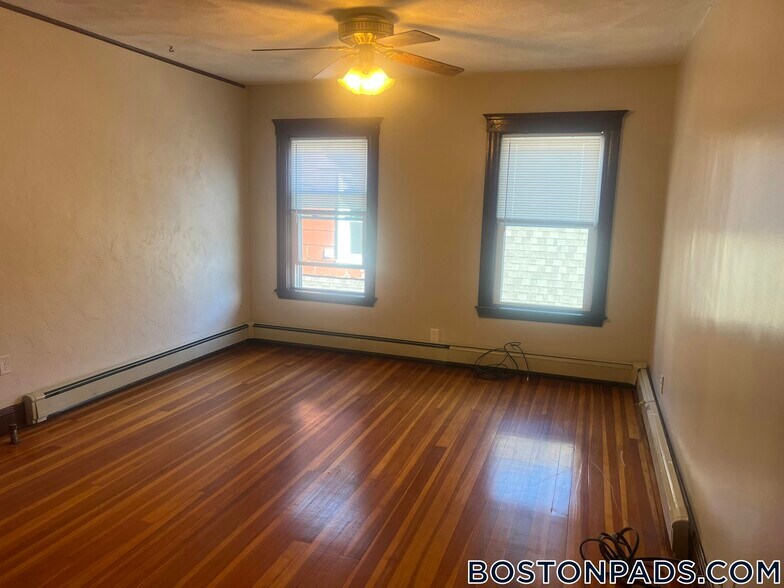 Building Photo - 225A Walnut Ave
