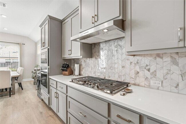 Building Photo - 533 Mallow Rd