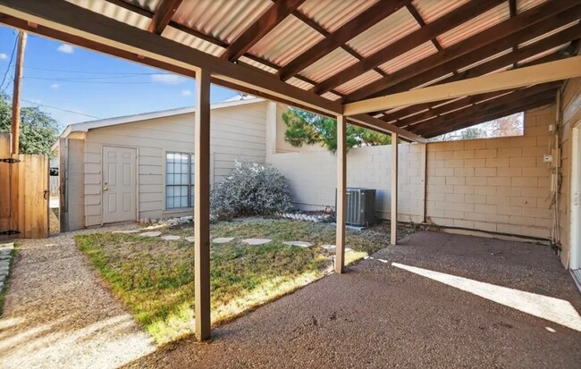 Building Photo - 3220 Preston Dr