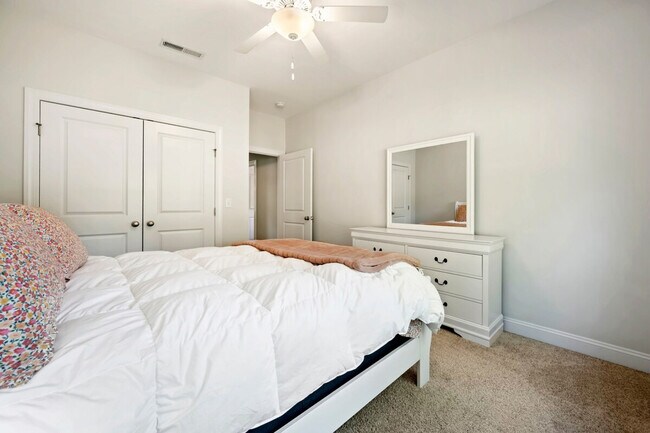 Building Photo - 245 Brace Dr