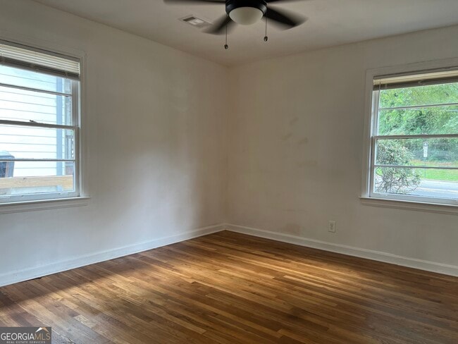 Building Photo - 1215 Westview Dr SW